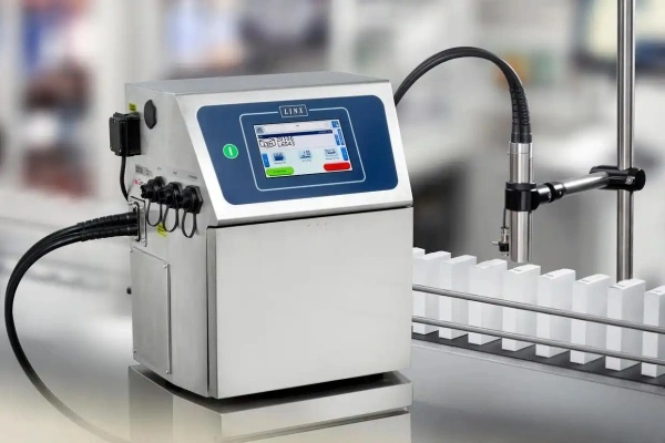 The coding and identification equipment gives food an 